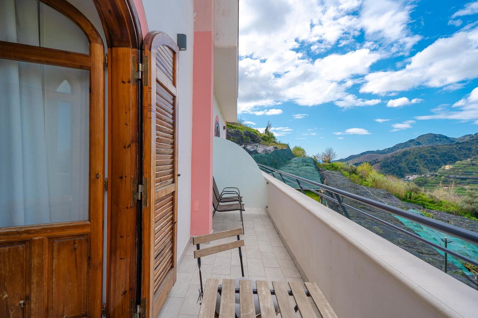 Tra I Monti Tramonti Exterior foto